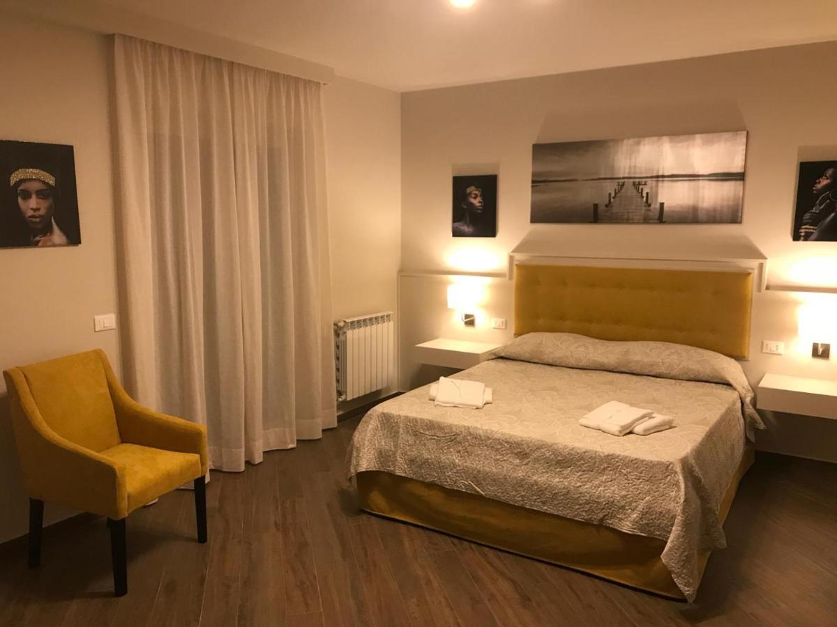 Scm House Hotell Mascali Eksteriør bilde
