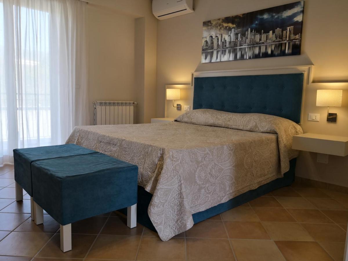 Scm House Hotell Mascali Eksteriør bilde